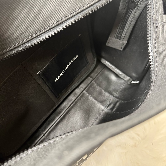 NWT Marc Jacobs The Tote Bag MEDIUM Purse Black Crossbody Canvas Zipper Travel - Picture 7 of 13